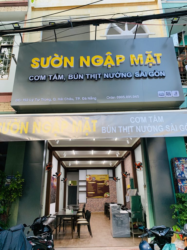 Thiết kế thi công mặt tiền bảng hiệu quán ăn Cơm Sườn tấm